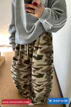 Loose Camouflage Pattern Fleece Warm Sweatpants