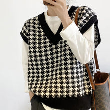 Elegant Sleeveless V-Neck Plaid Pattern Sweater