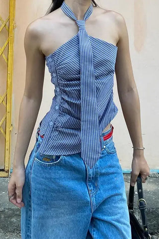 Looking for a stylish summer top? This striped halter crop top combines comfort, a flattering fit, and a clean minimalist aesthetic—perfect for casual wear and effortless everyday style.