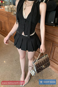 V-Neck Elegant Black Striped Cropped Vest