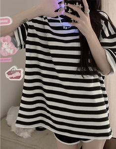 Loose Retro Black White Striped Shirt