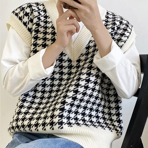 Elegant Sleeveless V-Neck Plaid Pattern Sweater