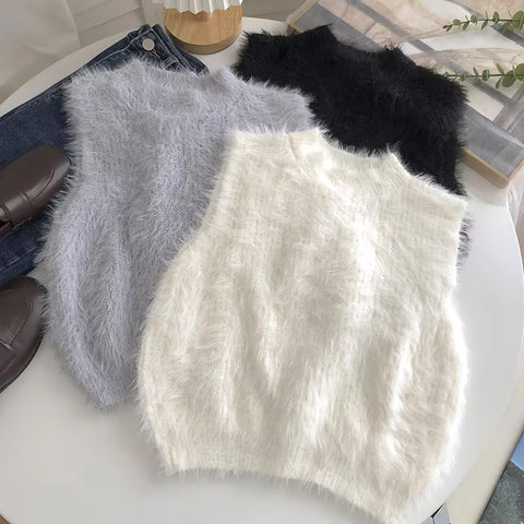 Sleeveless O-Neck Faux Fur Sweater
