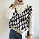Elegant Sleeveless V-Neck Plaid Pattern Sweater