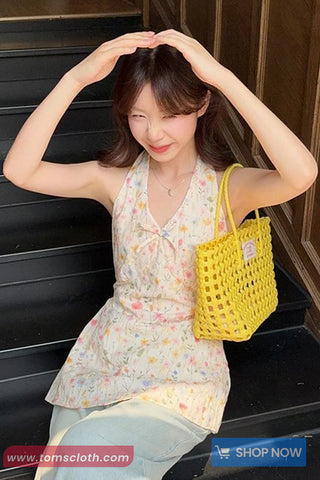 Sweet Floral Pattern Elegant Halter Crop Tops