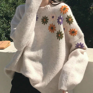 Elegant Flower Embroidery O-Neck Knitted Sweater